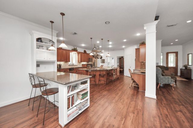 7511 County Road 511, Rosharon, TX 77583