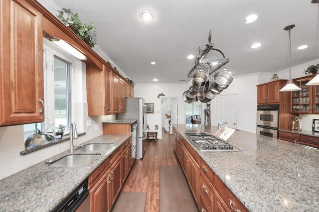 7511 County Road 511, Rosharon, TX 77583