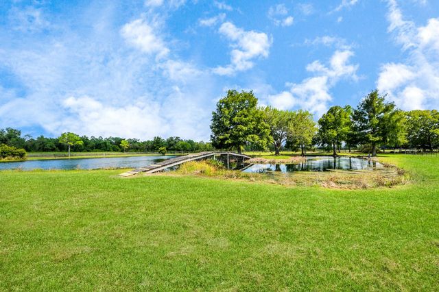 7511 County Road 511, Rosharon, TX 77583