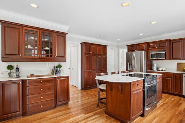 15 Strafford Lane, Bedford, NH 03110