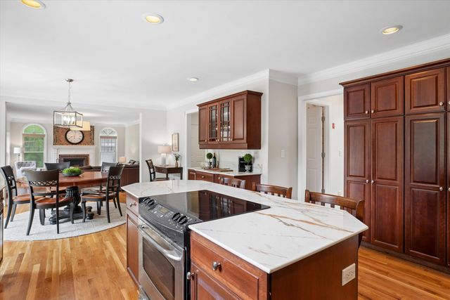 15 Strafford Lane, Bedford, NH 03110