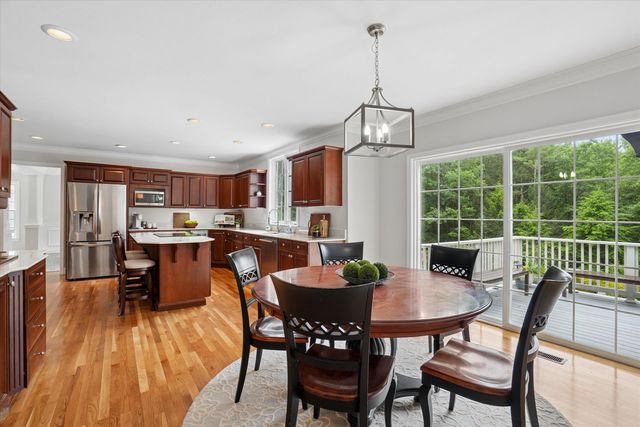 15 Strafford Lane, Bedford, NH 03110