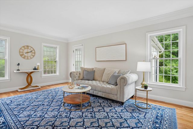 15 Strafford Lane, Bedford, NH 03110