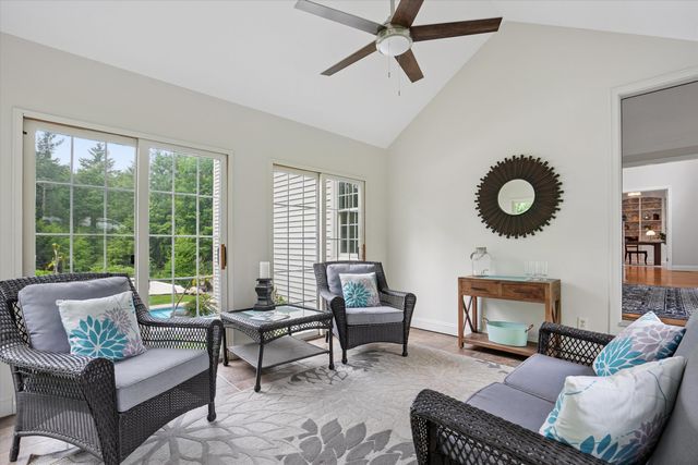 15 Strafford Lane, Bedford, NH 03110