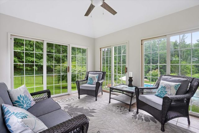 15 Strafford Lane, Bedford, NH 03110