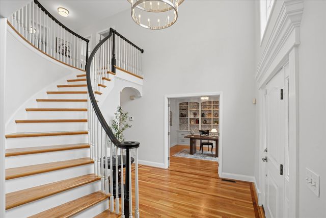15 Strafford Lane, Bedford, NH 03110