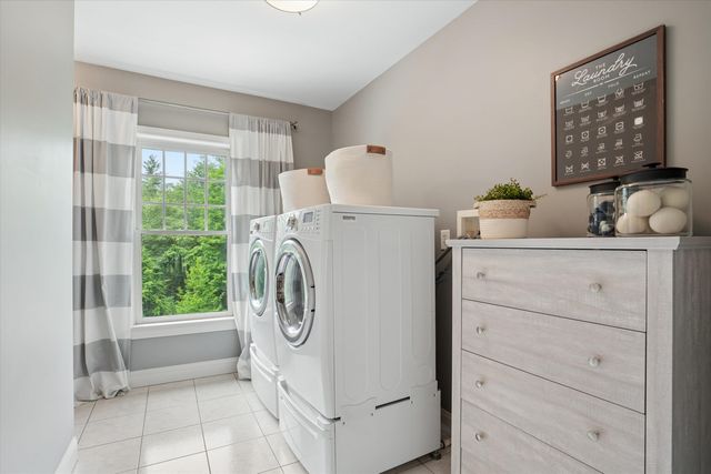 15 Strafford Lane, Bedford, NH 03110