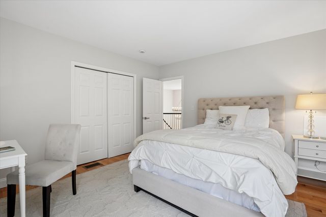 15 Strafford Lane, Bedford, NH 03110