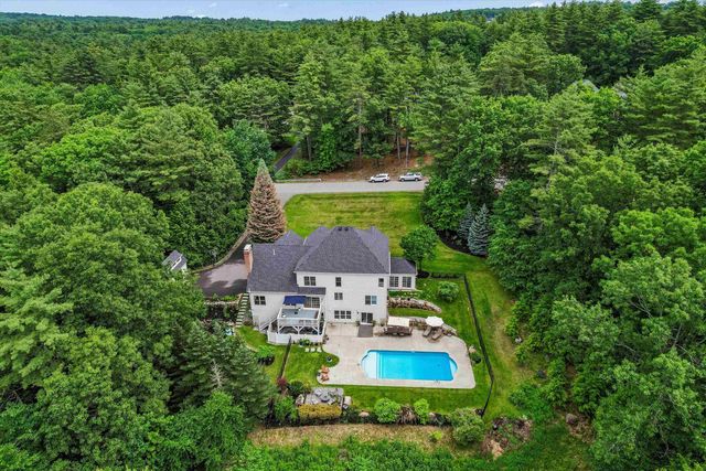 15 Strafford Lane, Bedford, NH 03110