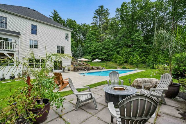 15 Strafford Lane, Bedford, NH 03110