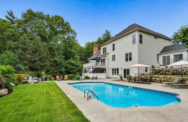 15 Strafford Lane, Bedford, NH 03110