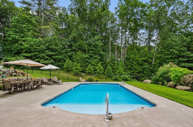 15 Strafford Lane, Bedford, NH 03110