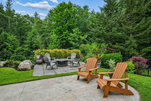 15 Strafford Lane, Bedford, NH 03110