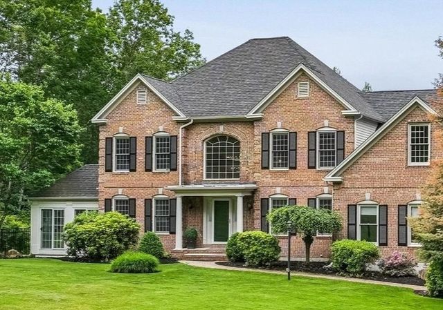 15 Strafford Lane, Bedford, NH 03110