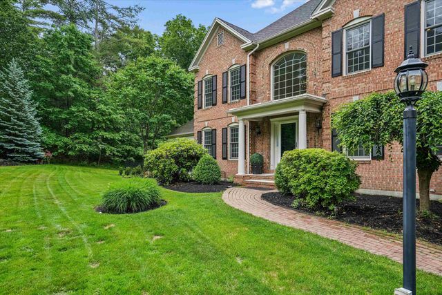 15 Strafford Lane, Bedford, NH 03110