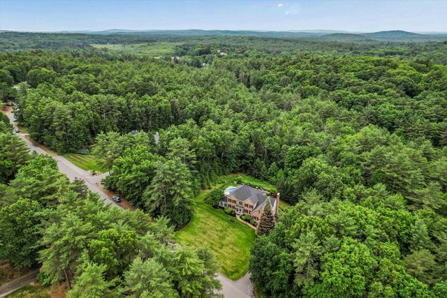 15 Strafford Lane, Bedford, NH 03110