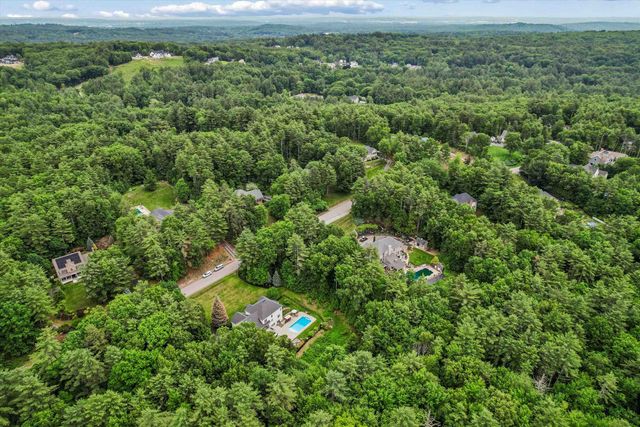 15 Strafford Lane, Bedford, NH 03110