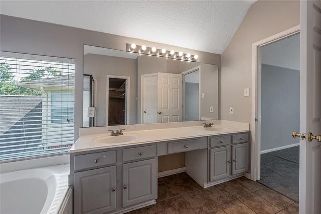 3306 Autumn Forest Drive, Pearland, TX 77584