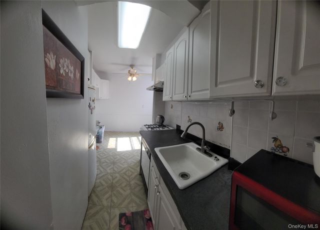 99-60 63rd Road 5Z, Rego Park, NY 11374