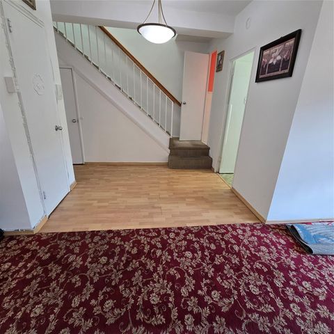 99-60 63rd Road 5Z, Rego Park, NY 11374