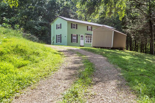 6112 King Robert Ln, Westmoreland, TN 37186