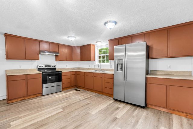 6112 King Robert Ln, Westmoreland, TN 37186