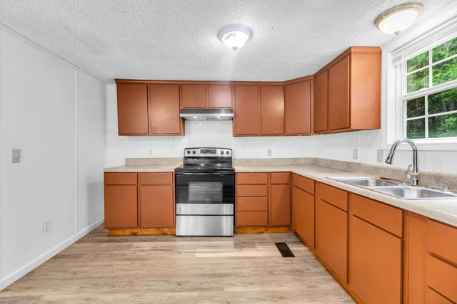 6112 King Robert Ln, Westmoreland, TN 37186