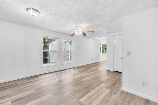 6112 King Robert Ln, Westmoreland, TN 37186