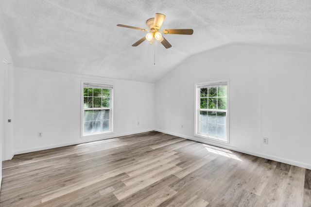 6112 King Robert Ln, Westmoreland, TN 37186
