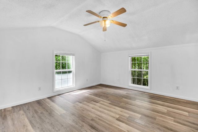 6112 King Robert Ln, Westmoreland, TN 37186