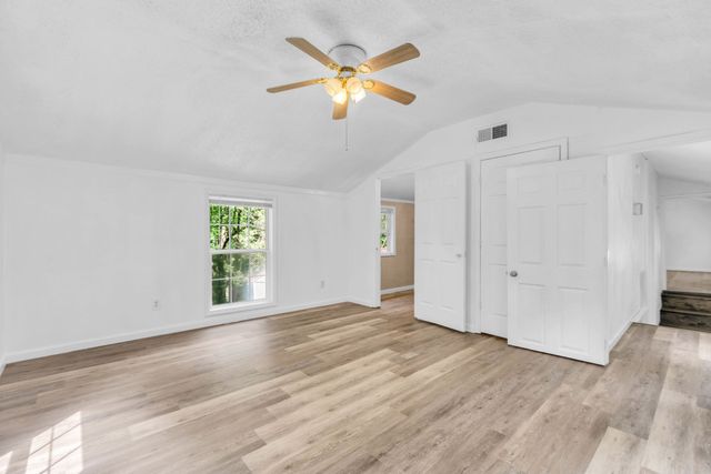 6112 King Robert Ln, Westmoreland, TN 37186