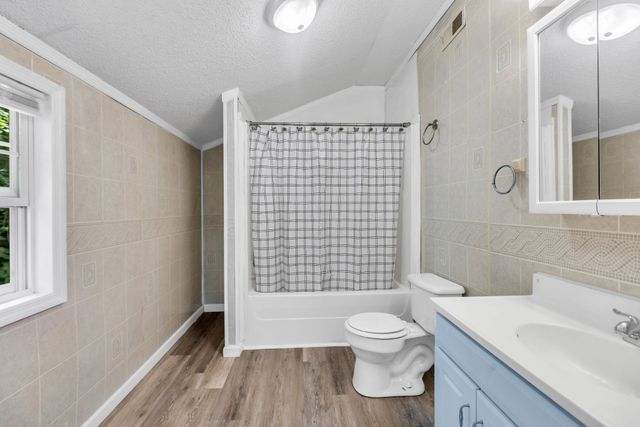 6112 King Robert Ln, Westmoreland, TN 37186