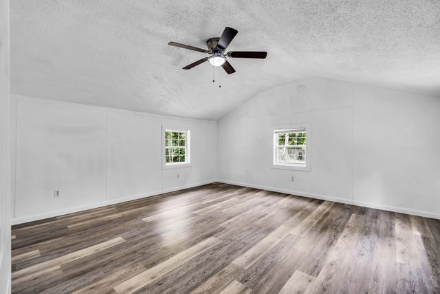 6112 King Robert Ln, Westmoreland, TN 37186