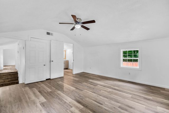 6112 King Robert Ln, Westmoreland, TN 37186