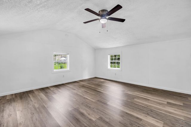 6112 King Robert Ln, Westmoreland, TN 37186