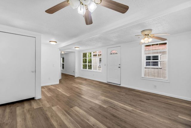 6112 King Robert Ln, Westmoreland, TN 37186