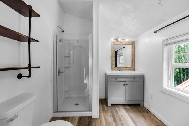 6112 King Robert Ln, Westmoreland, TN 37186