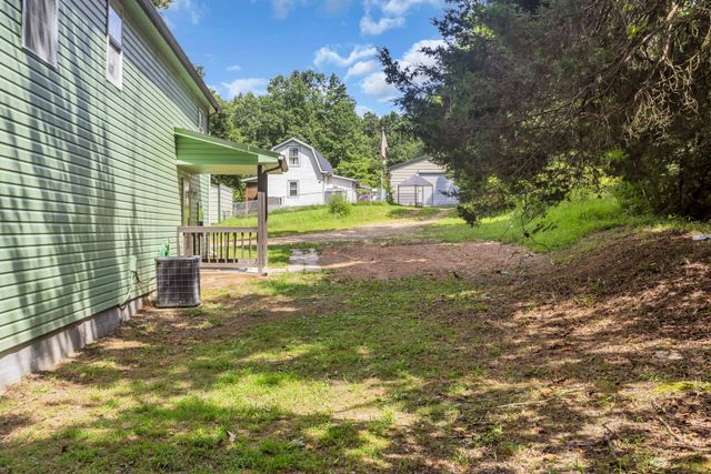 6112 King Robert Ln, Westmoreland, TN 37186