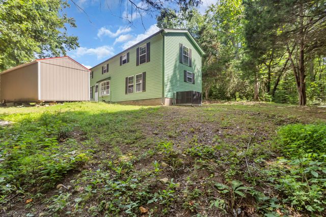6112 King Robert Ln, Westmoreland, TN 37186