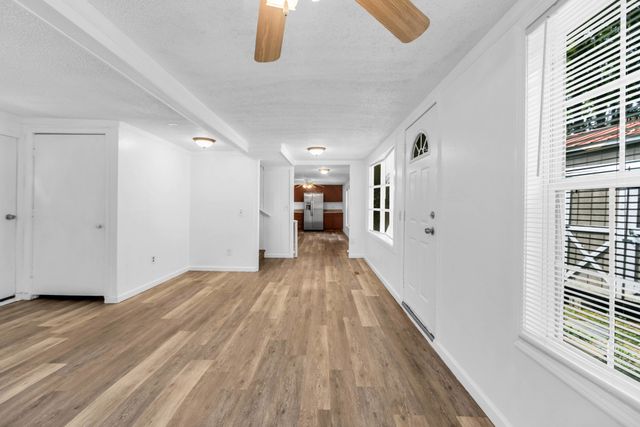 6112 King Robert Ln, Westmoreland, TN 37186