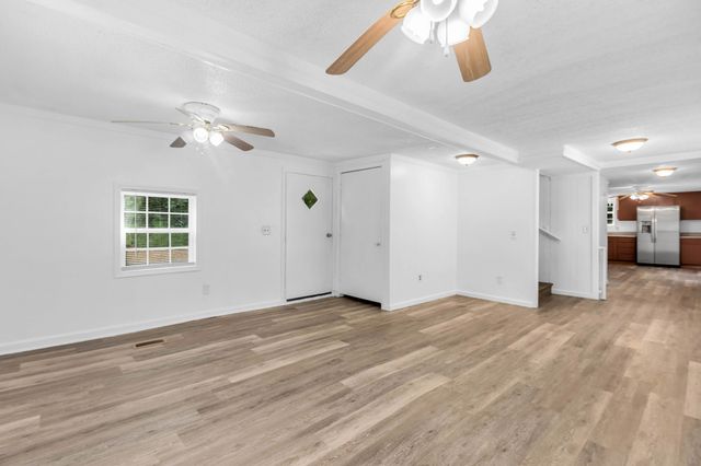 6112 King Robert Ln, Westmoreland, TN 37186