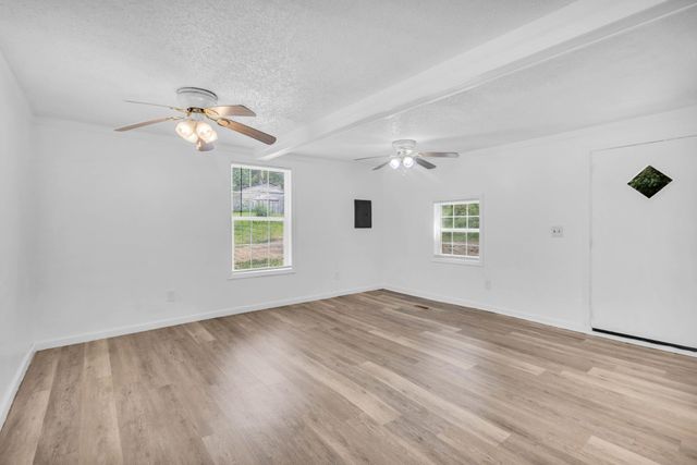 6112 King Robert Ln, Westmoreland, TN 37186