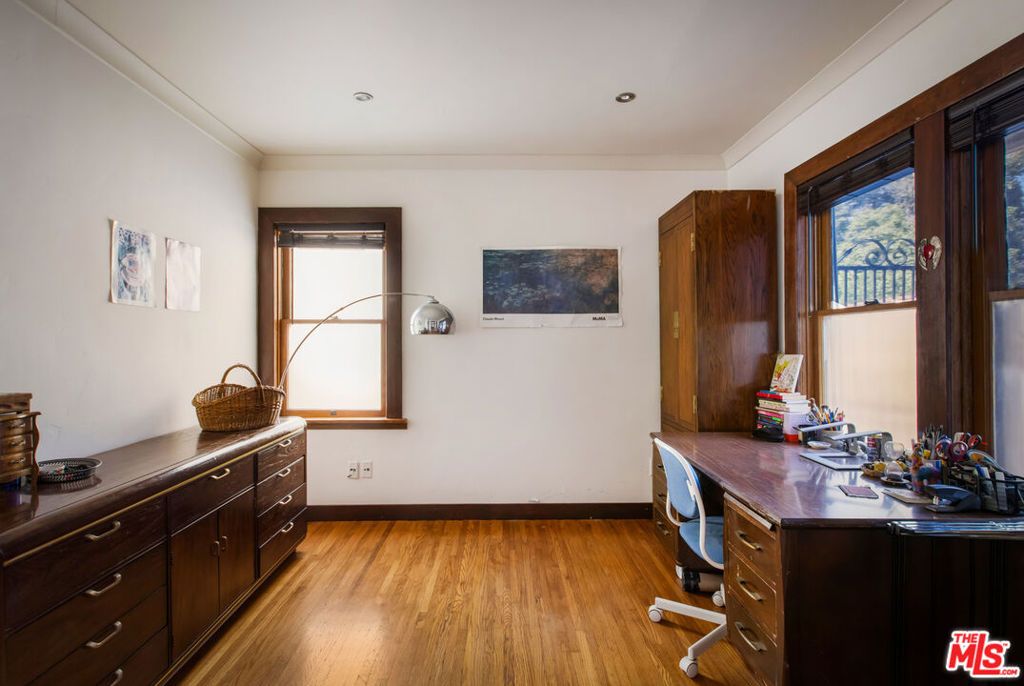 Image 31 of property listing at 3915 Effie Street, Los Angeles, CA 90029