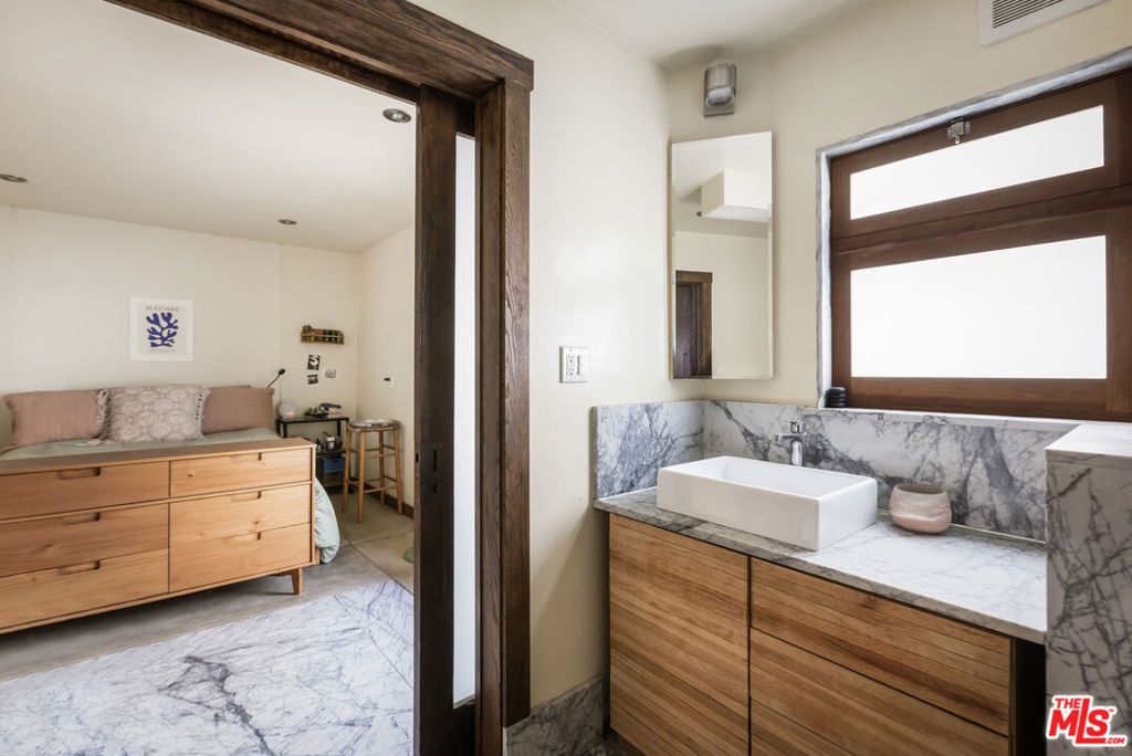 Image 33 of property listing at 3915 Effie Street, Los Angeles, CA 90029