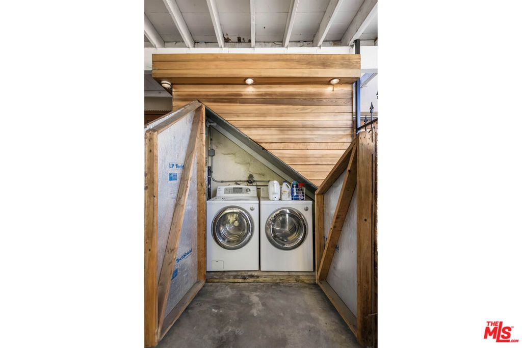 Image 39 of property listing at 3915 Effie Street, Los Angeles, CA 90029