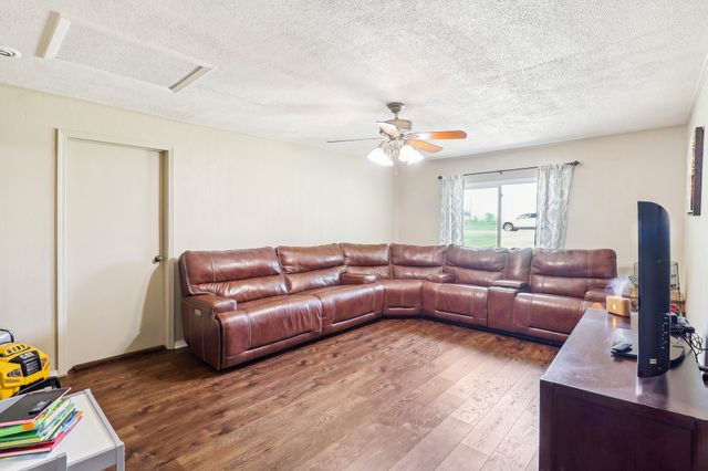 131 Carol Lane, Pecan Hill, TX 75154