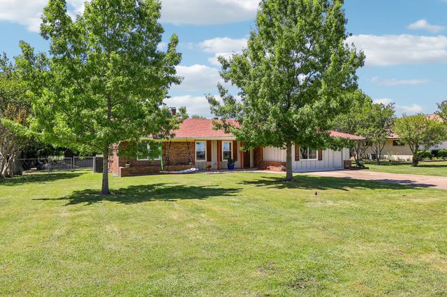 131 Carol Lane, Pecan Hill, TX 75154