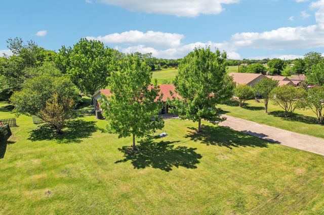 131 Carol Lane, Pecan Hill, TX 75154