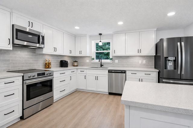 131 Carol Lane, Pecan Hill, TX 75154