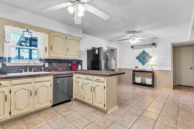 131 Carol Lane, Pecan Hill, TX 75154